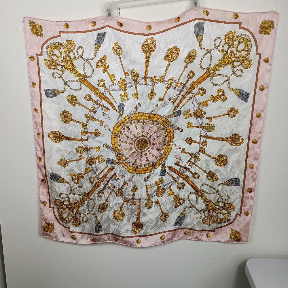 Vintage Silk Jacquard Scarf Gold Key Tassel Print Blush Pink White Square 84 cm - Picture 2 of 6